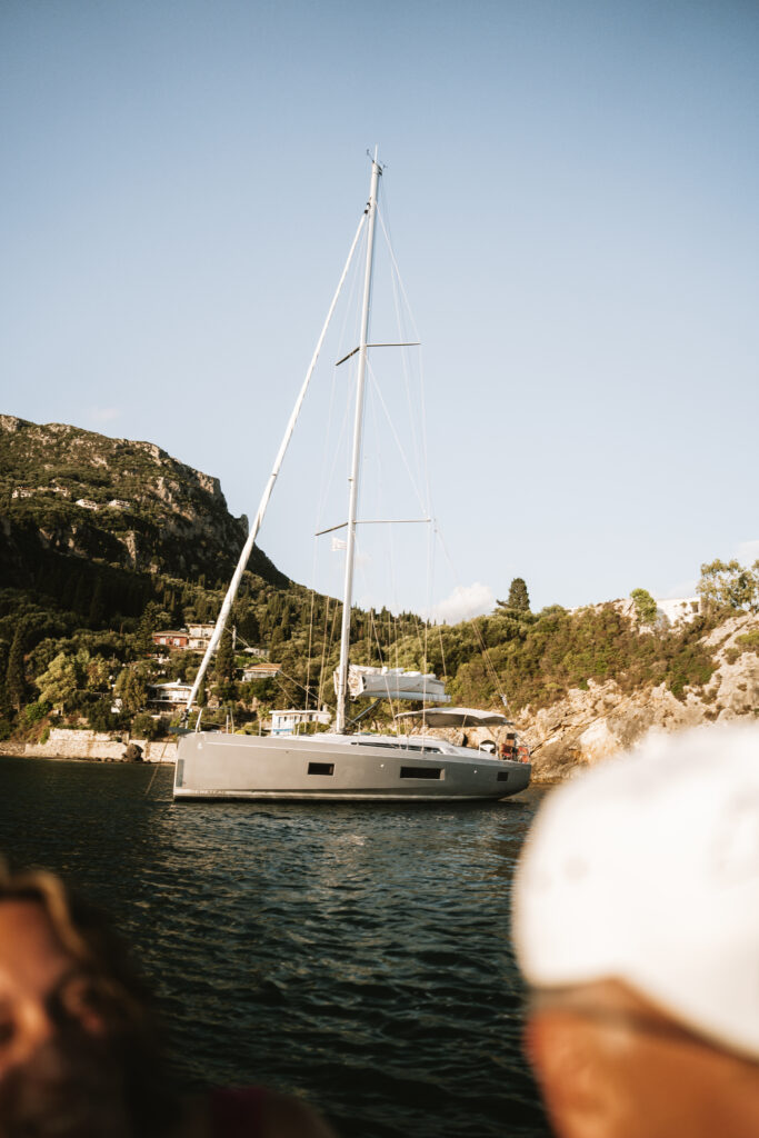 Segelyacht Living in Sea